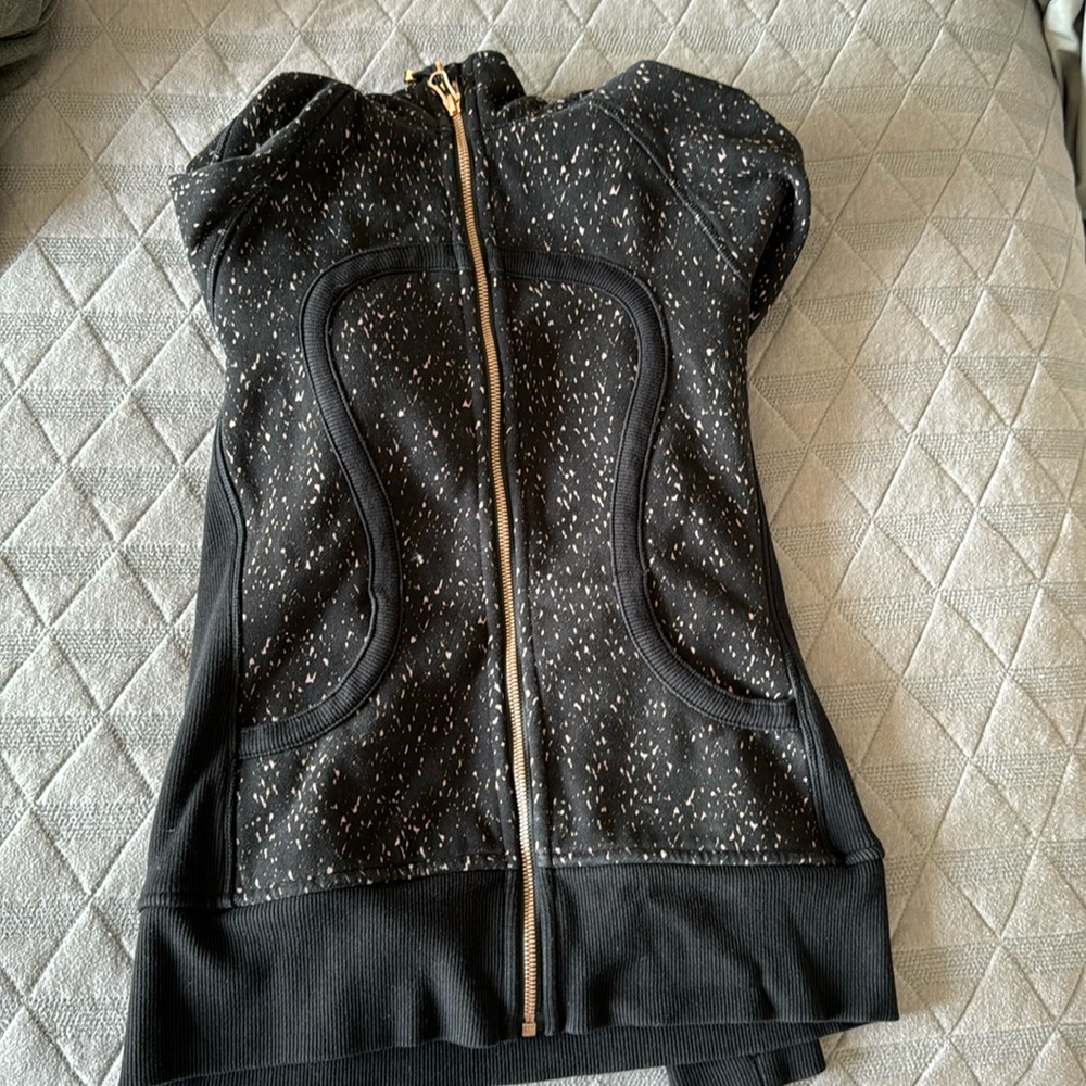 Size 6 lululemon scuba hoodie